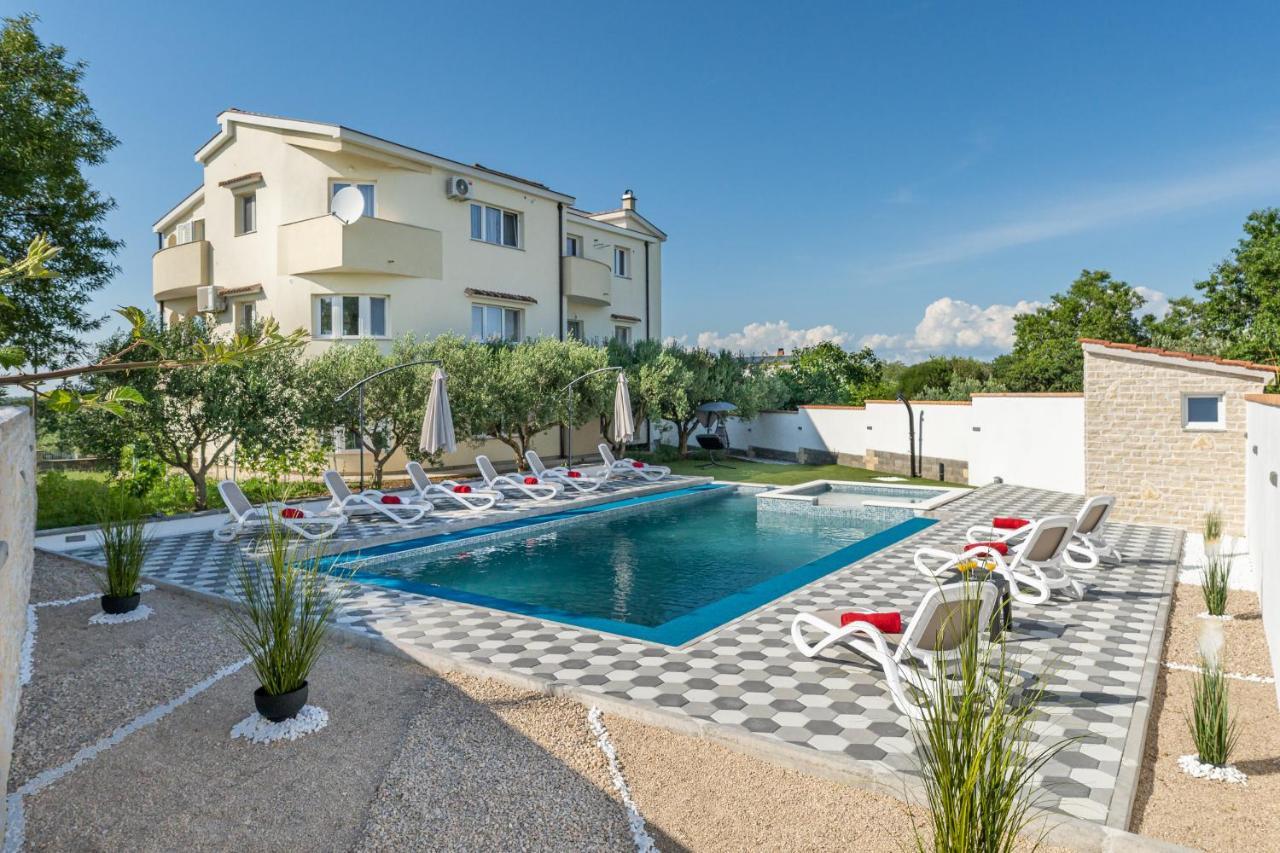 Apartment Miruna S Bazenom Donje Rastane エクステリア 写真
